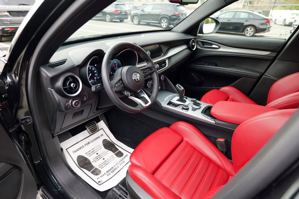 Used 2024 Alfa Romeo Stelvio Ti w/ Performance Driving Package image 20