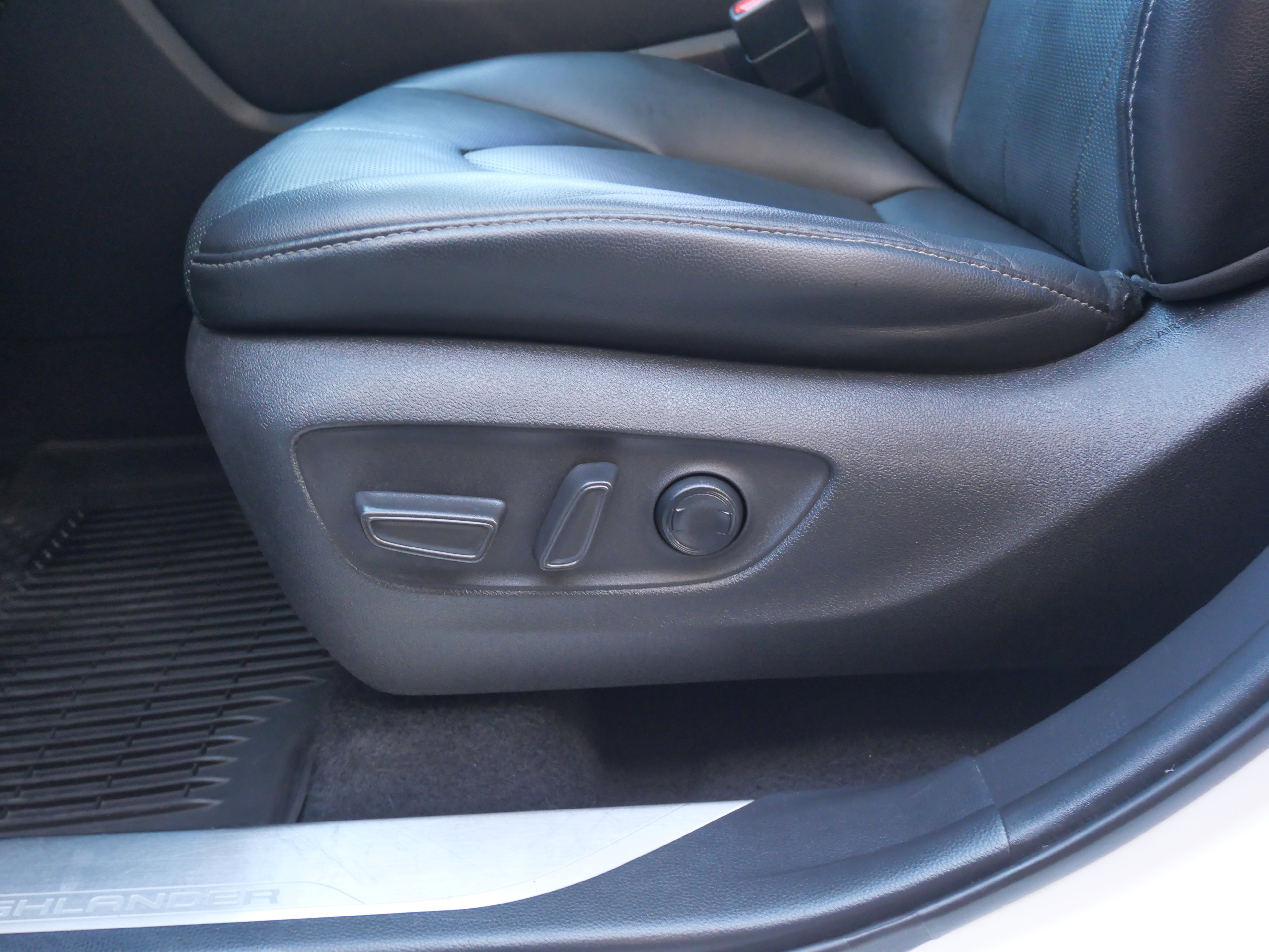 Used 2021 Toyota Highlander Limited image 22