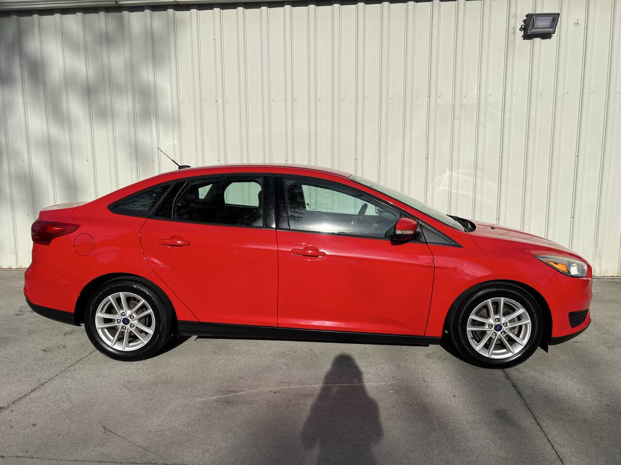 Used 2017 Ford Focus SE image 2