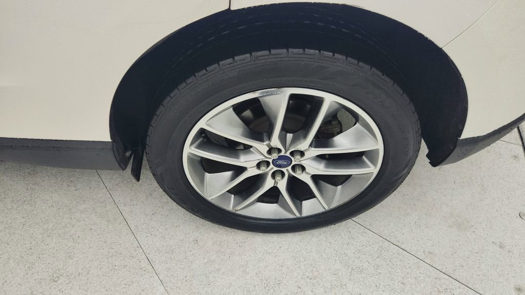 Used 2017 Ford Edge Titanium w/ Equipment Group 301A FWD image 29