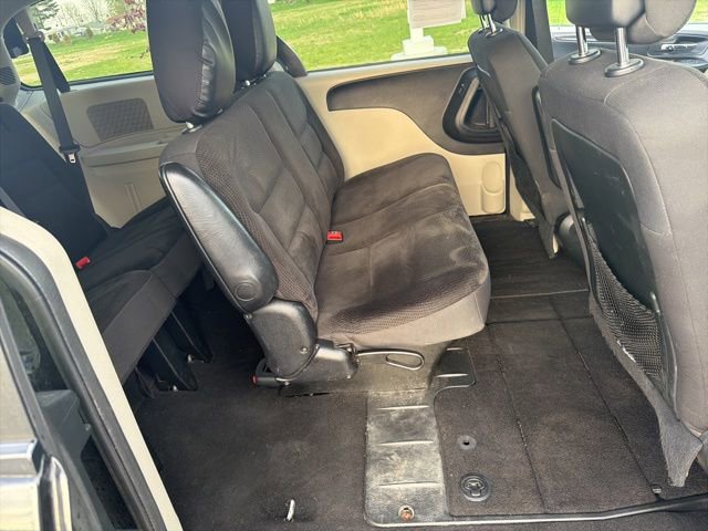 Used 2018 Dodge Grand Caravan SE image 12
