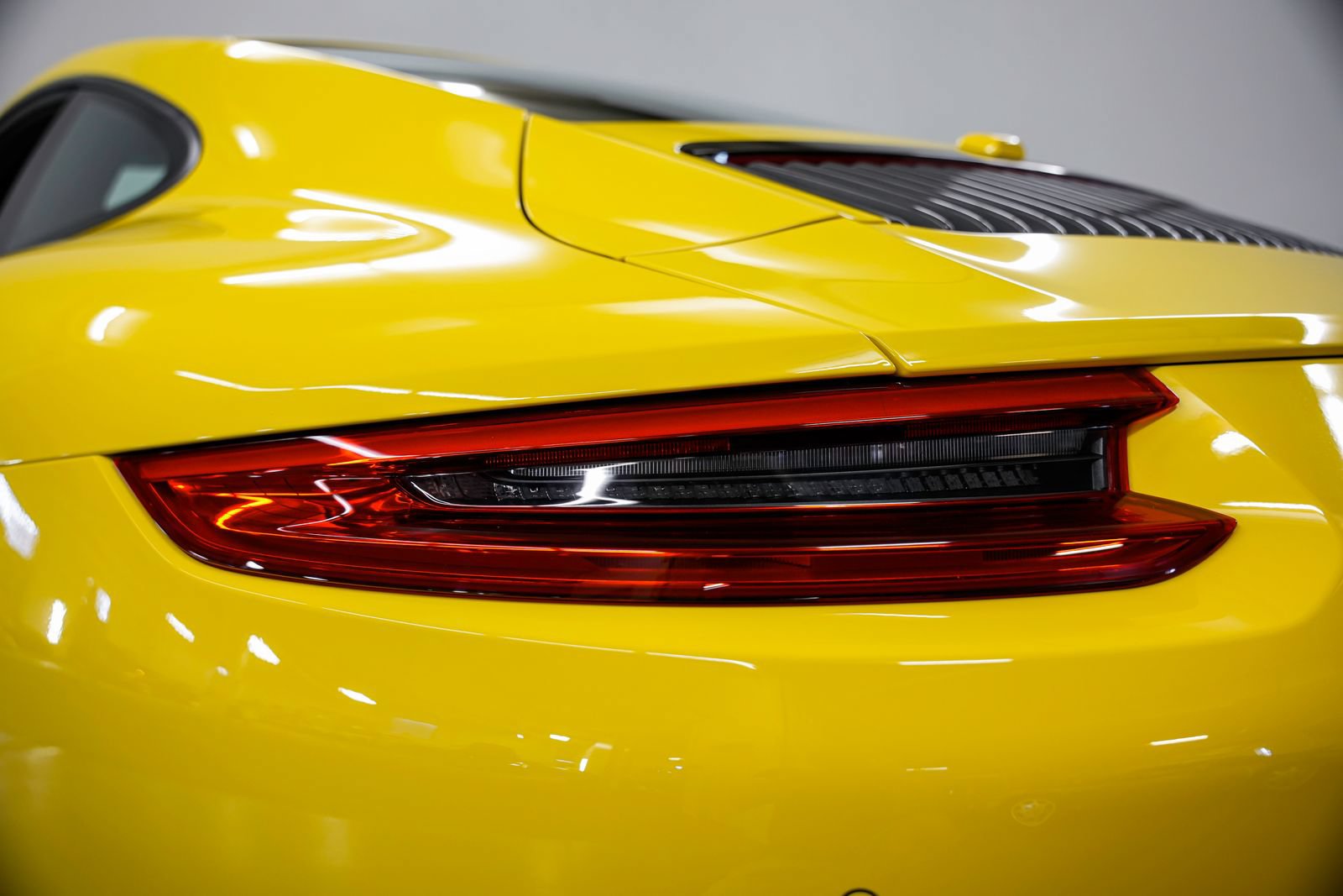 Used 2018 Porsche 911 Carrera T RWD image 34
