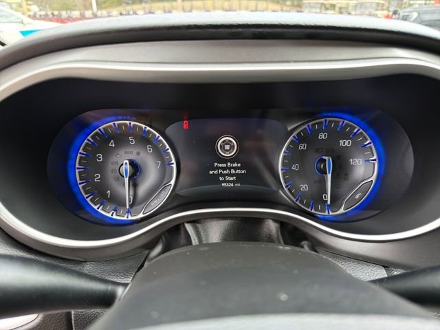 Used 2022 Chrysler Pacifica Touring-L FWD image 16