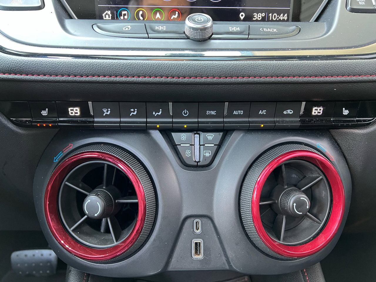 Used 2019 Chevrolet Blazer RS w/ Sun and Wheels Package image 17