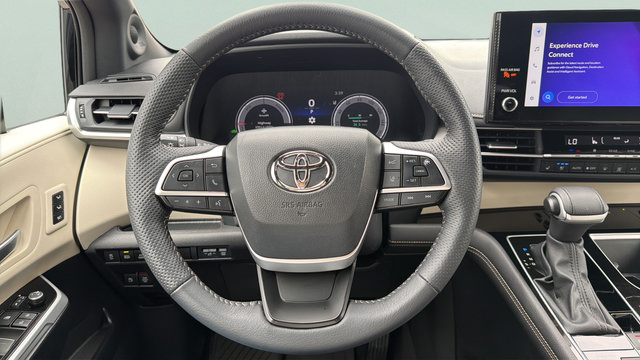 Used 2025 Toyota Sienna Platinum AWD/4WD image 12
