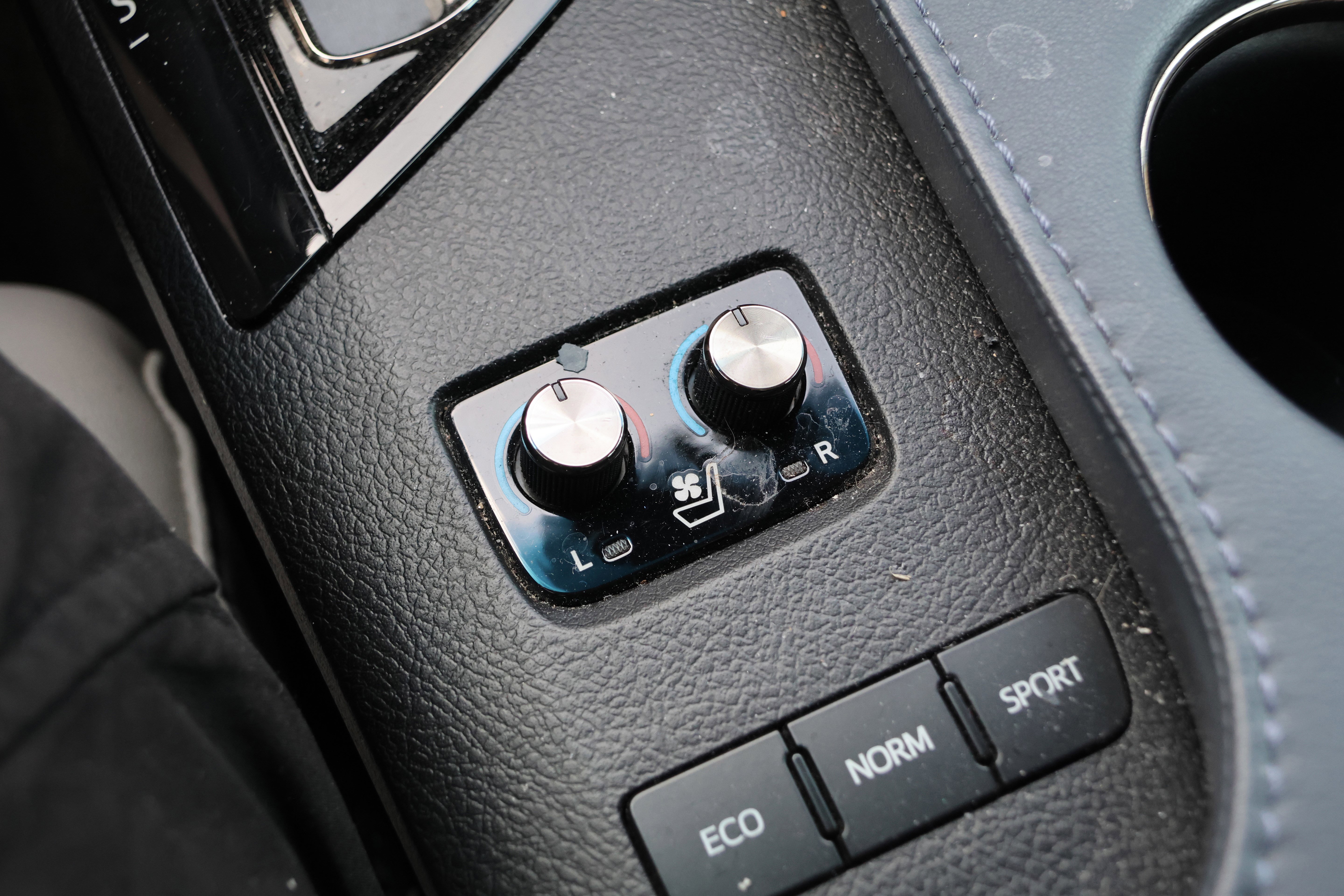 Used 2013 Toyota Avalon Limited image 24