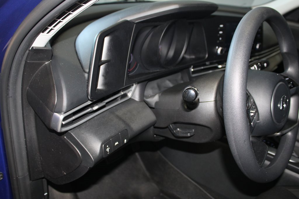 Used 2023 Hyundai Elantra SEL image 11