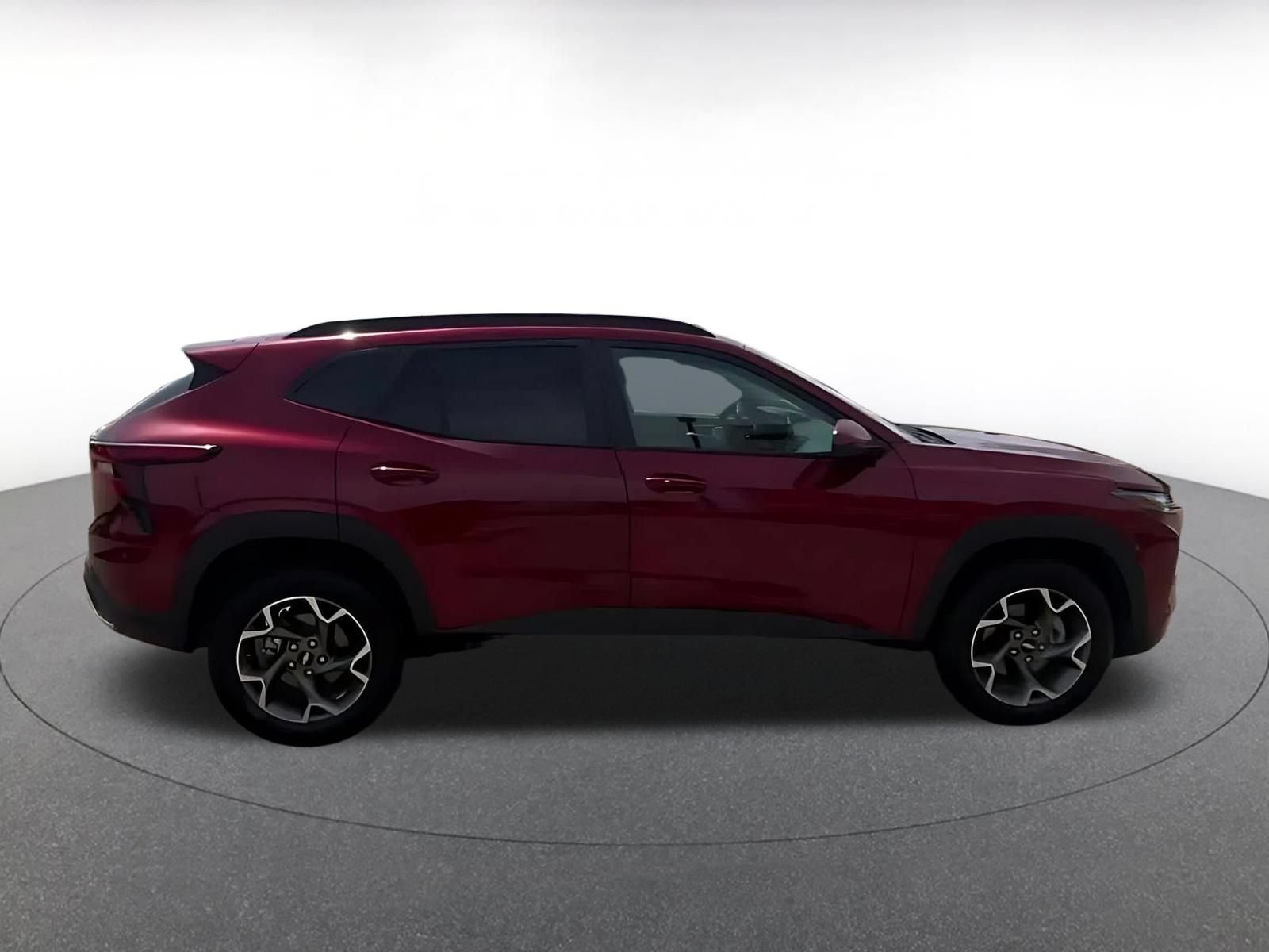 Used 2025 Chevrolet Trax LT w/ LT Convenience Package FWD image 13