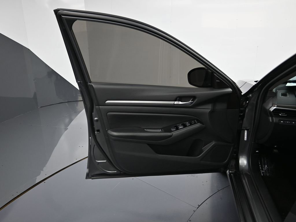 Used 2023 Nissan Altima 2.5 SV image 11
