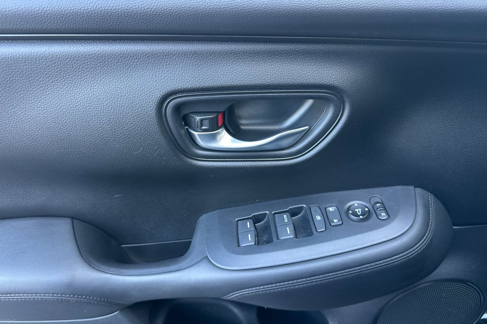 Used 2024 Honda HR-V LX image 12