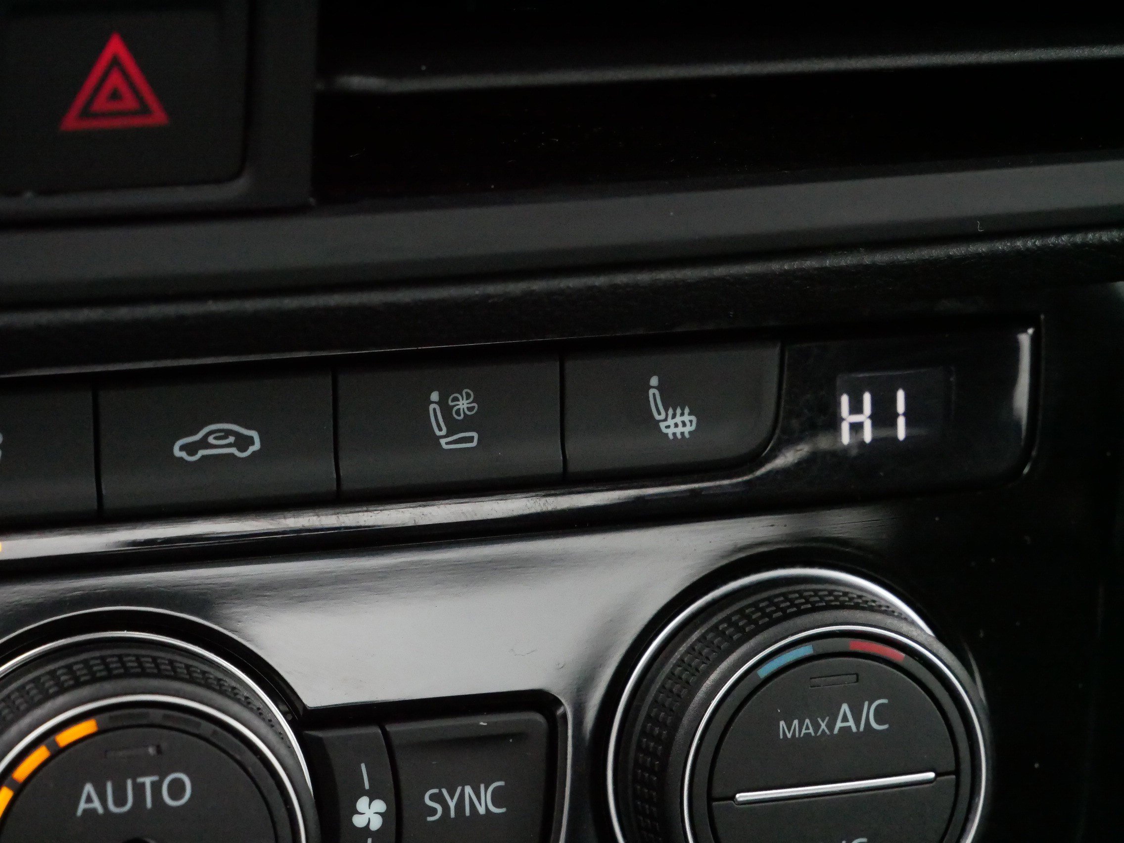 Certified 2024 Volkswagen Jetta SEL image 29