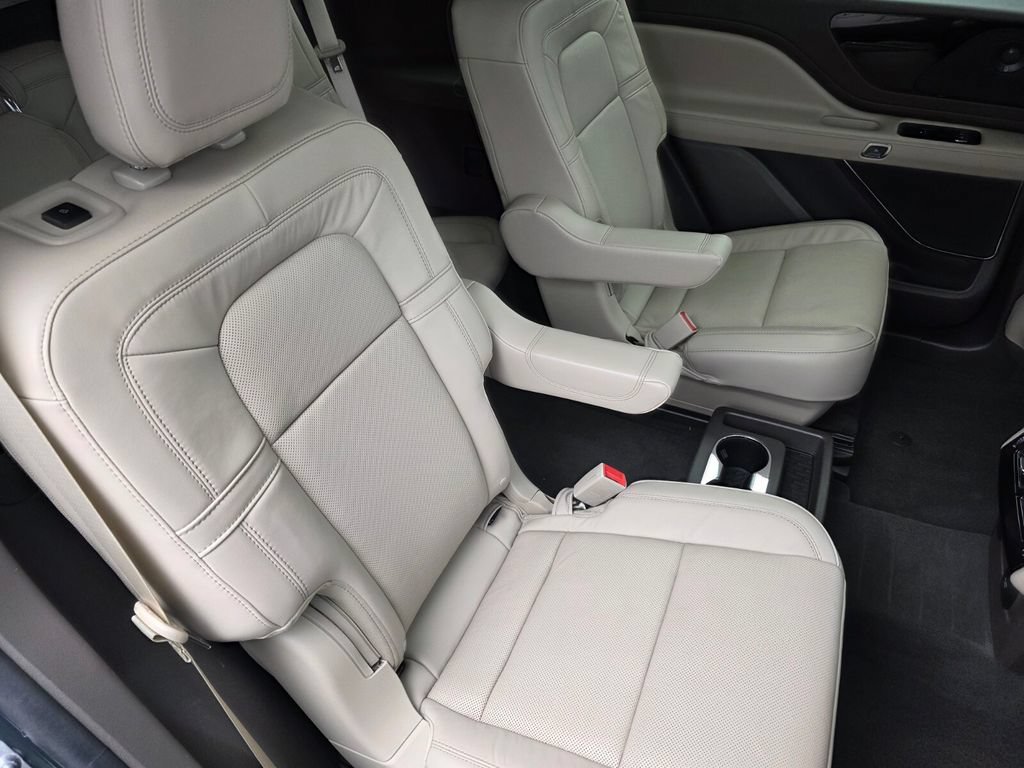 Used 2024 Lincoln Aviator Reserve w/ Equipment Group 201A AWD/4WD image 31