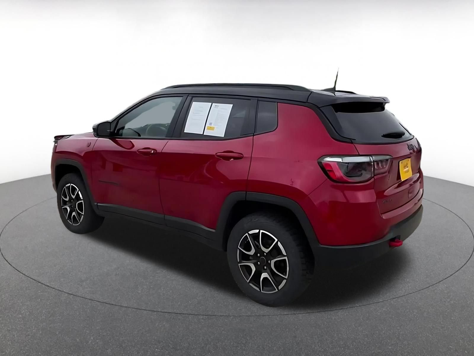 Used 2025 Jeep Compass Trailhawk AWD/4WD image 8