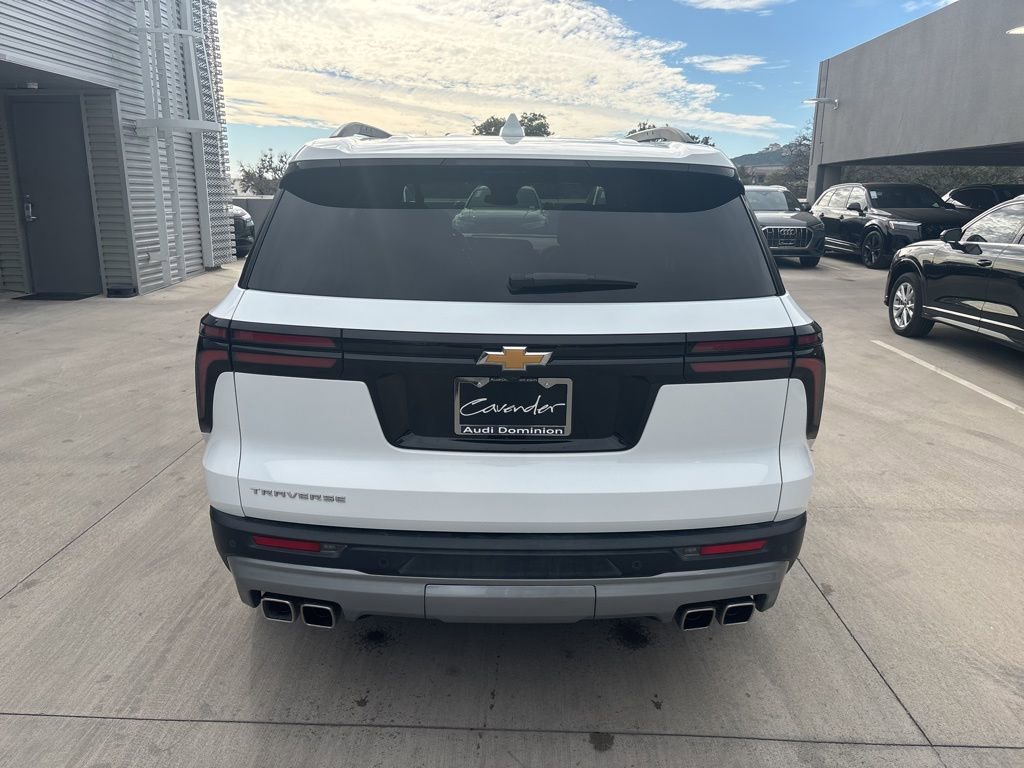 Used 2025 Chevrolet Traverse LT image 7