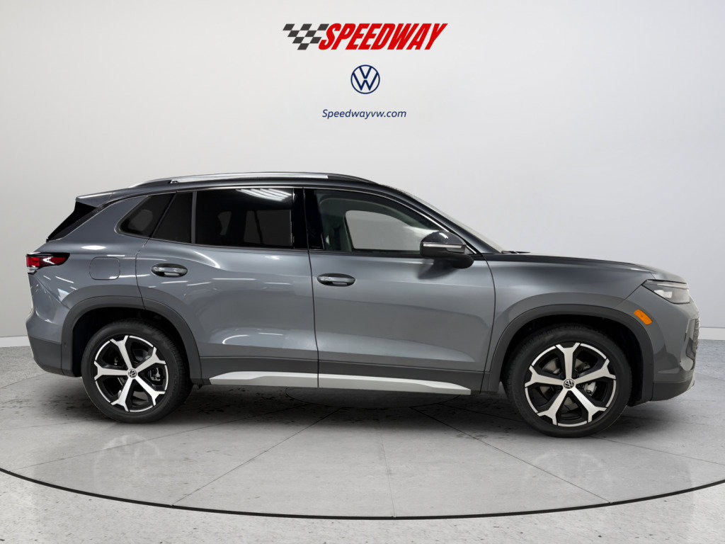 New 2025 Volkswagen Tiguan SE image 8