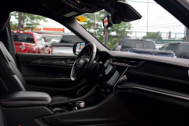 Used 2021 Jeep Grand Cherokee L Laredo AWD/4WD image 11