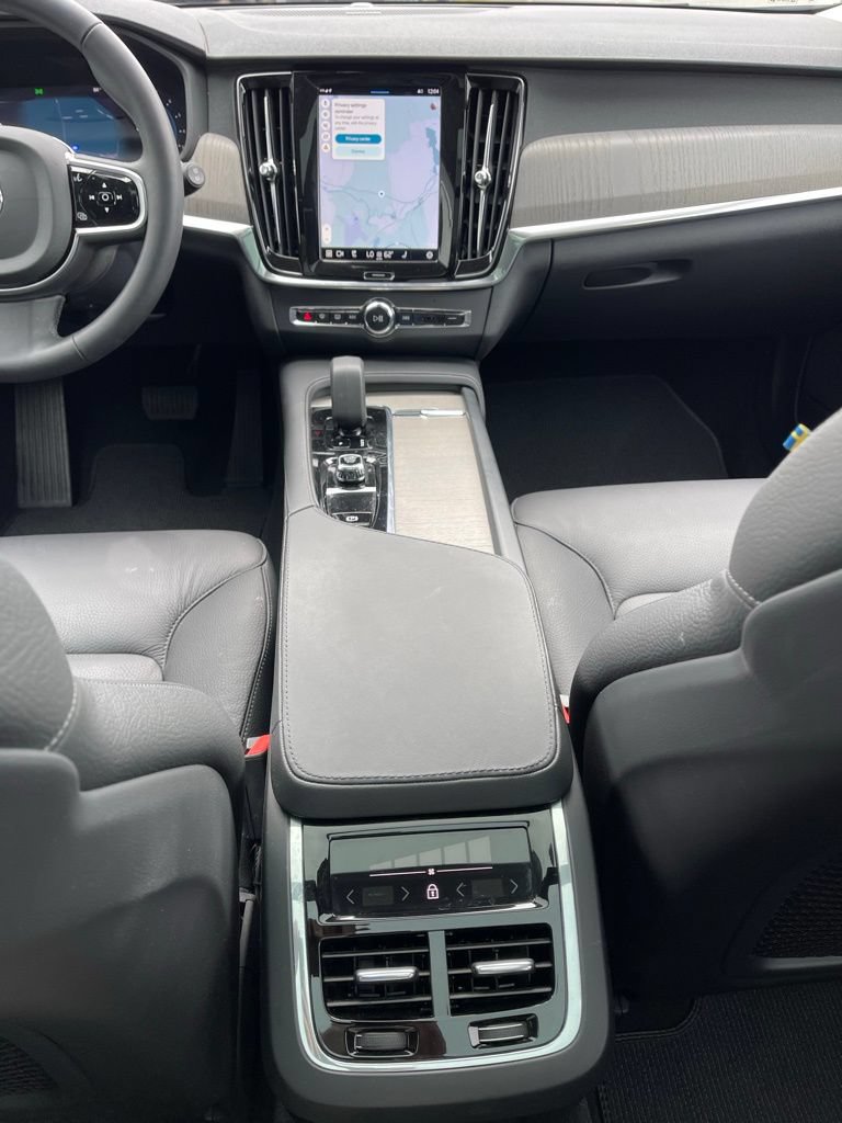 Used 2025 Volvo V90 B6 Cross Country Plus w/ Protection Package Premier AWD/4WD image 16