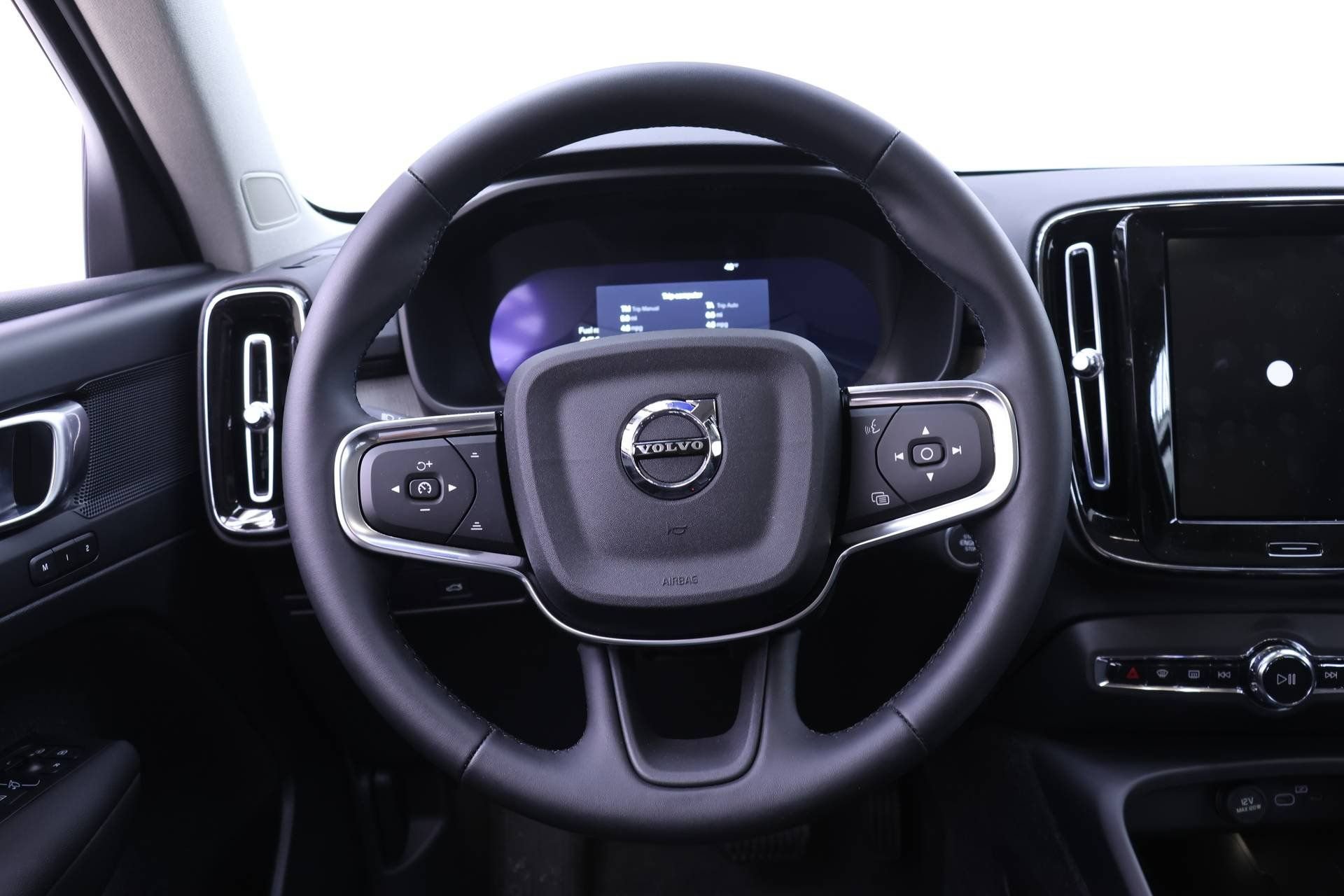 New 2026 Volvo XC40 B5 Plus w/ Protection Package Premier AWD/4WD image 13