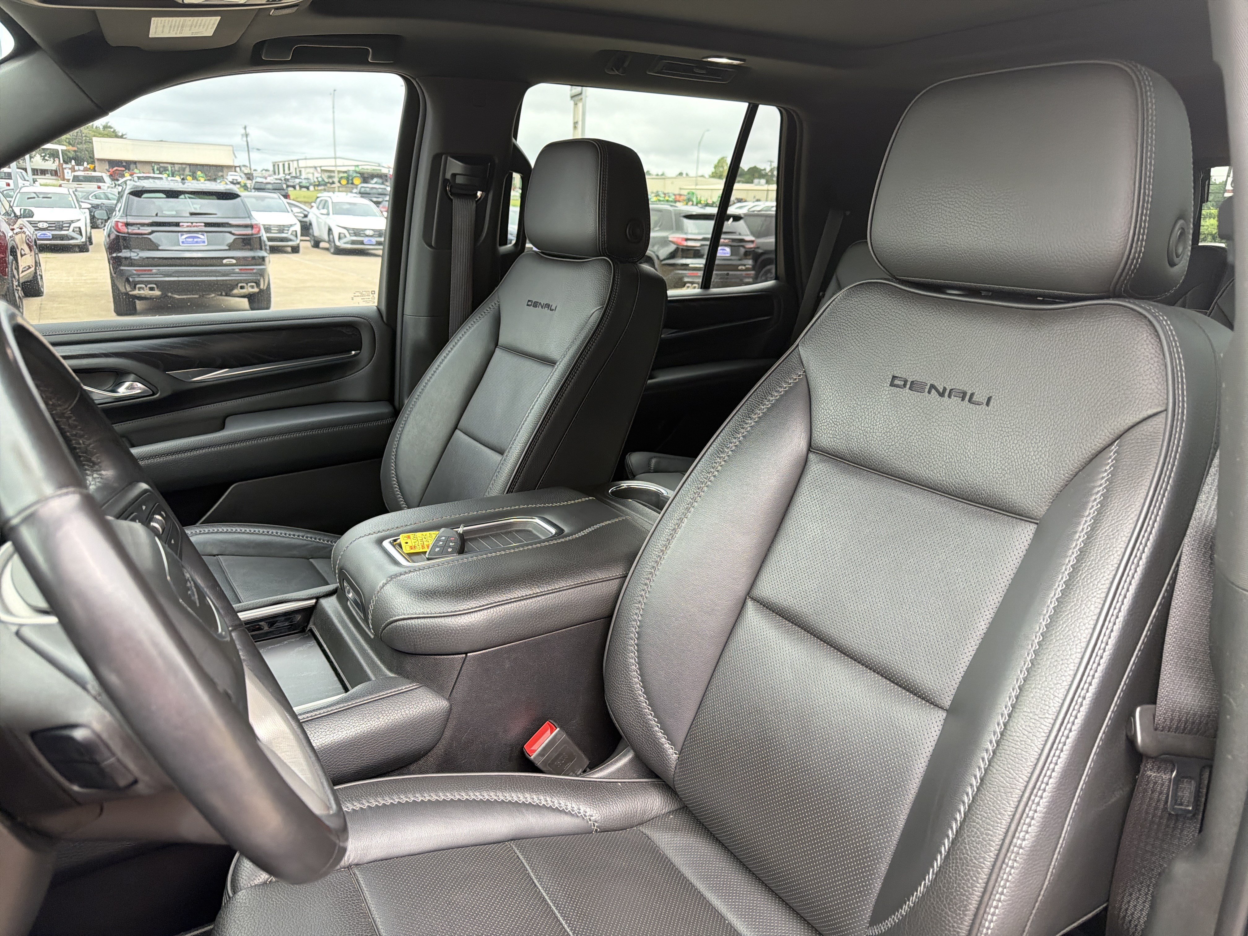 Used 2021 GMC Yukon Denali w/ Denali Premium Package RWD image 5