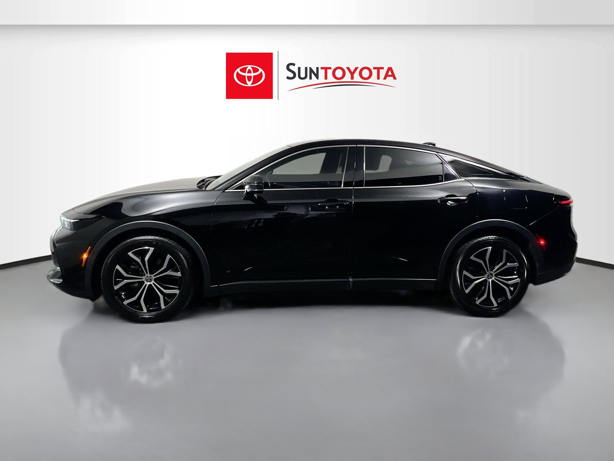 Used 2023 Toyota Crown XLE image 7