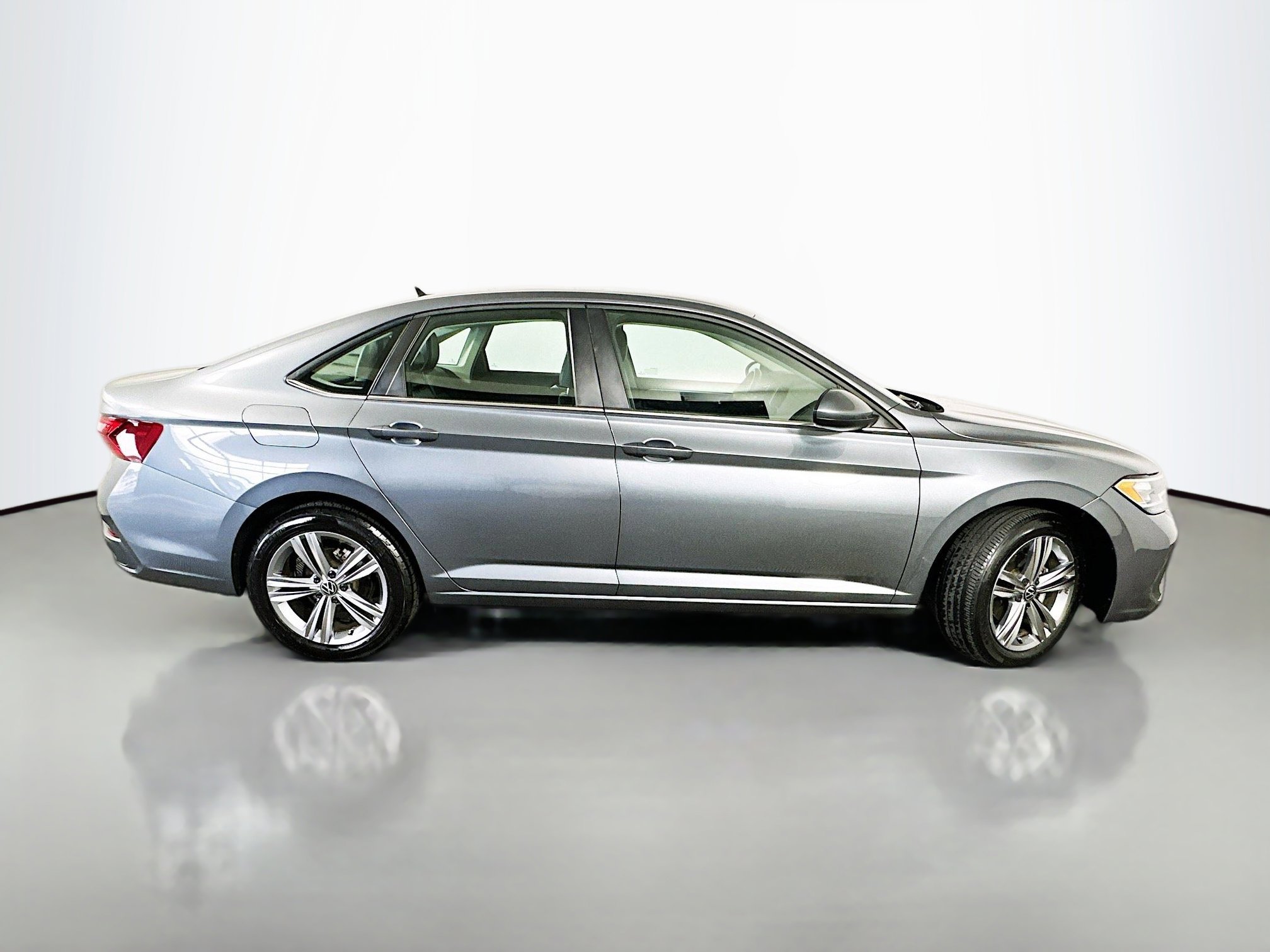 Used 2024 Volkswagen Jetta SE image 8