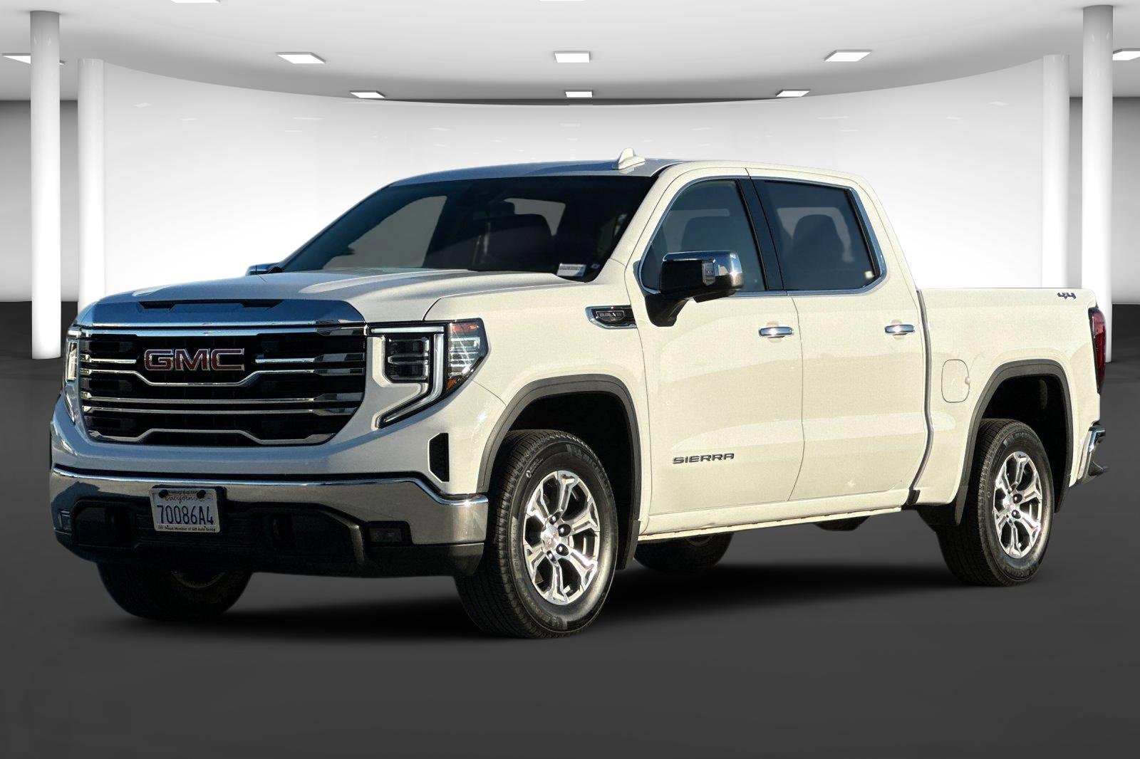 Used 2025 GMC Sierra 1500 SLT image 2