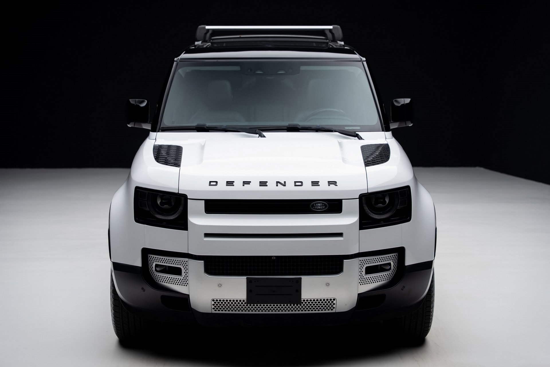 Used 2023 Land Rover Defender 130 SE image 6