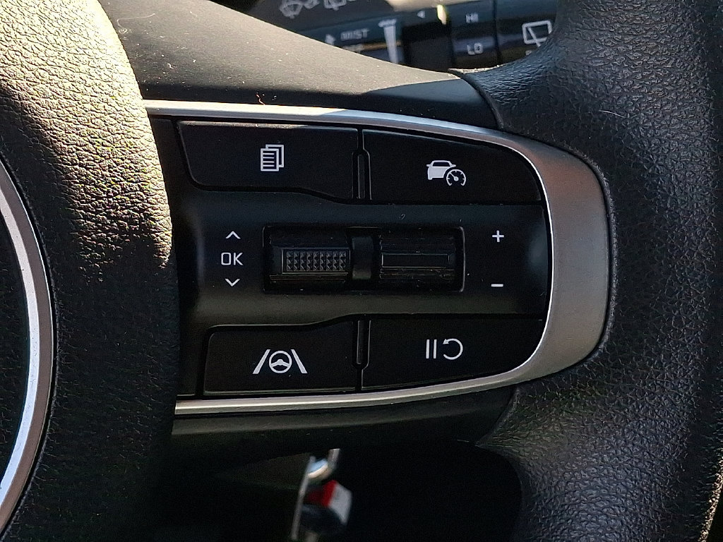 Used 2025 Kia Sportage LX FWD image 17
