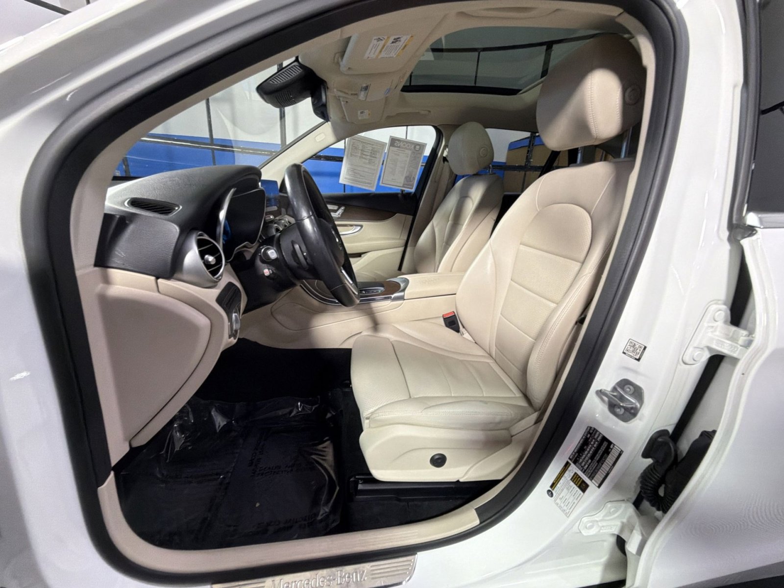 Used 2021 Mercedes-Benz GLC 300 4MATIC image 25