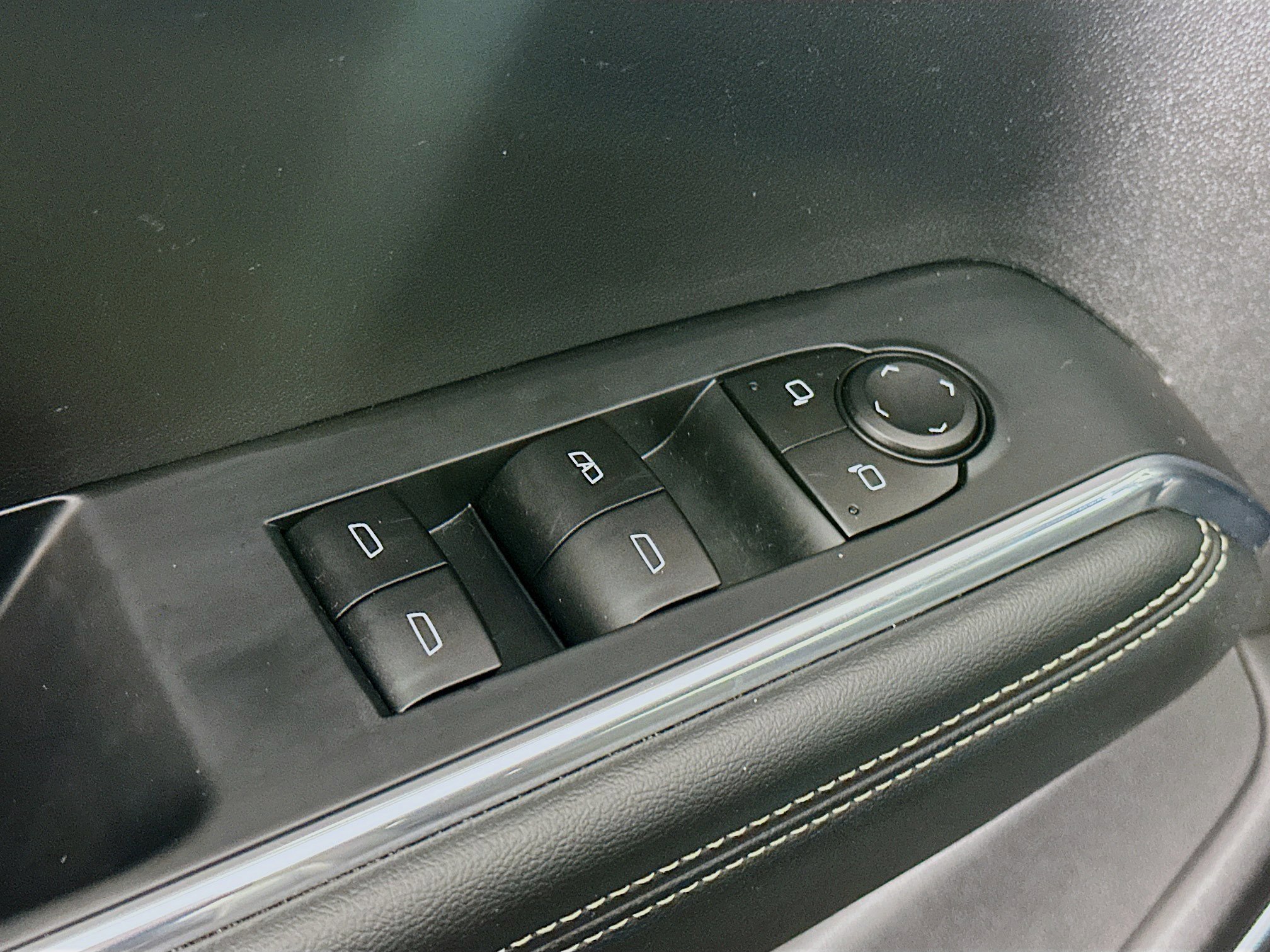 Used 2025 GMC Acadia Elevation image 15