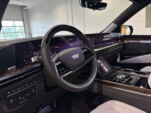 New 2026 Cadillac Escalade ESV Platinum Sport w/ LPO, ONYX Package AWD/4WD image 16