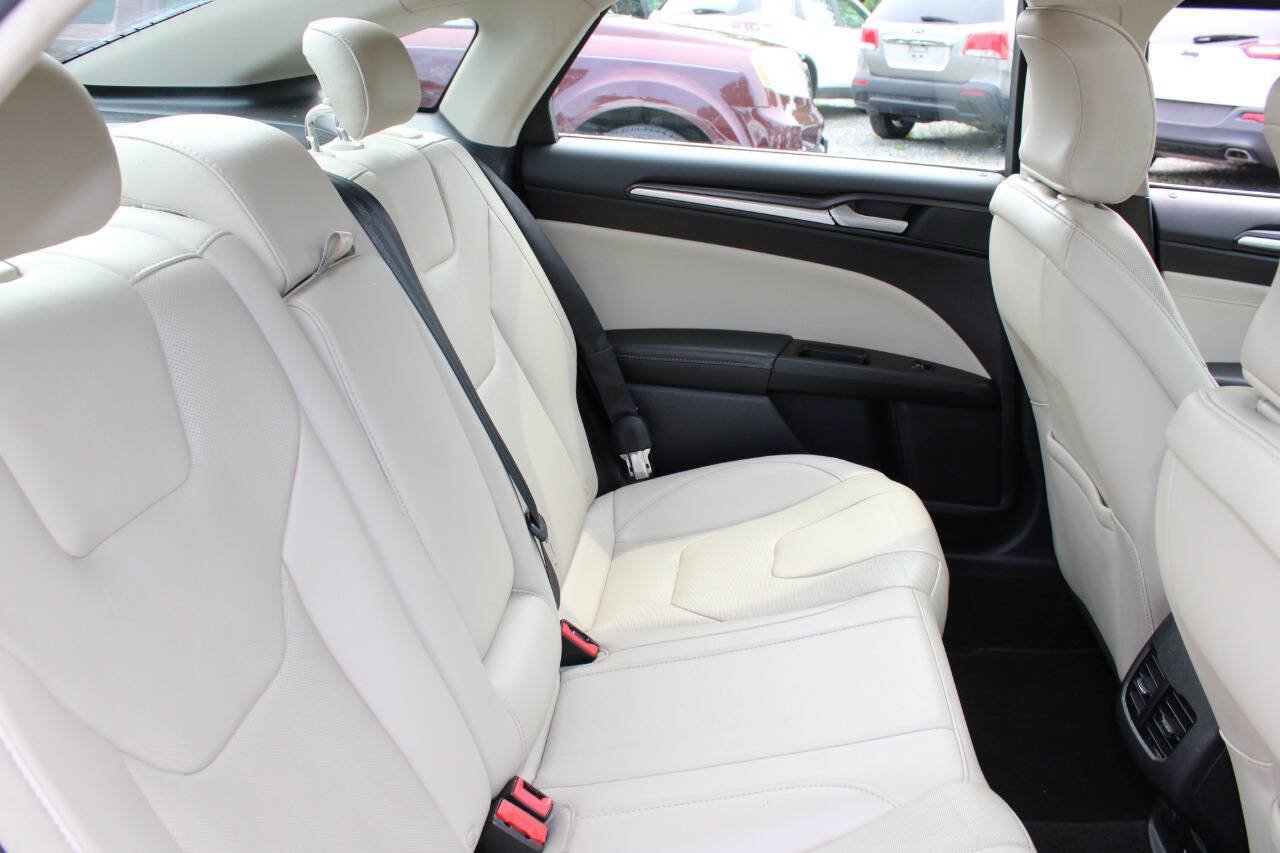 Used 2017 Ford Fusion Energi Titanium FWD image 19