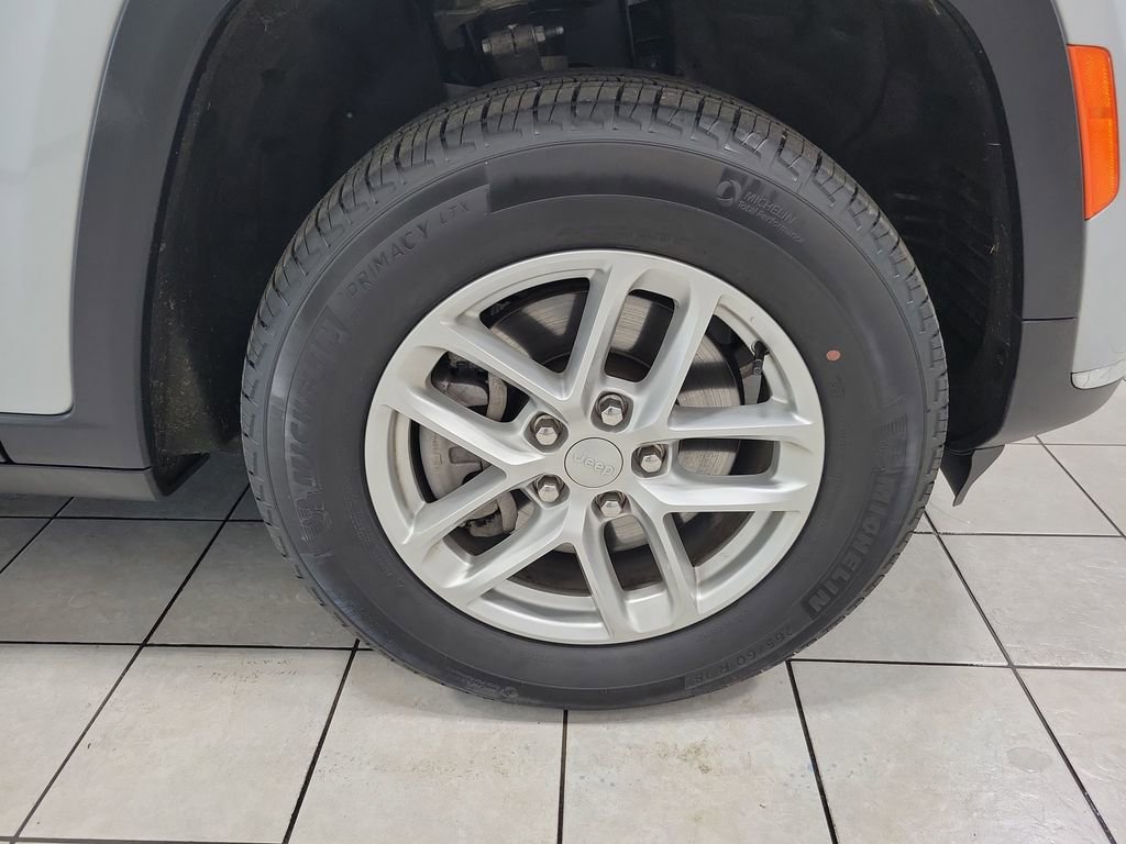 Used 2024 Jeep Grand Cherokee L Laredo AWD/4WD image 49