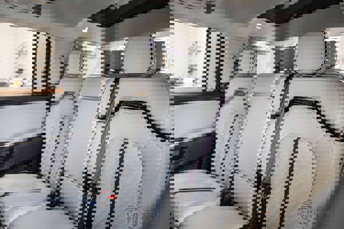 Used 2024 Rivian R1S Adventure image 32