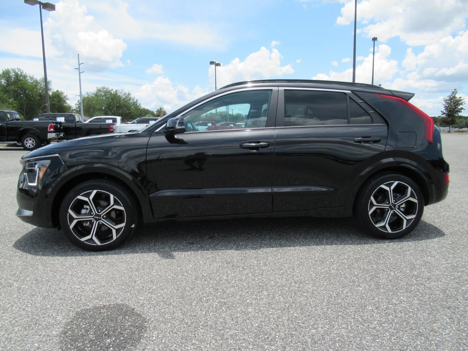 Used 2025 Kia Niro EX Touring FWD image 4
