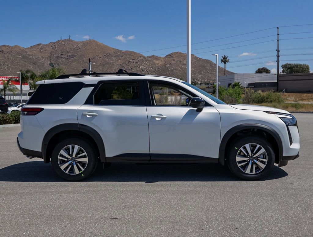New 2026 Nissan Pathfinder SL FWD image 3
