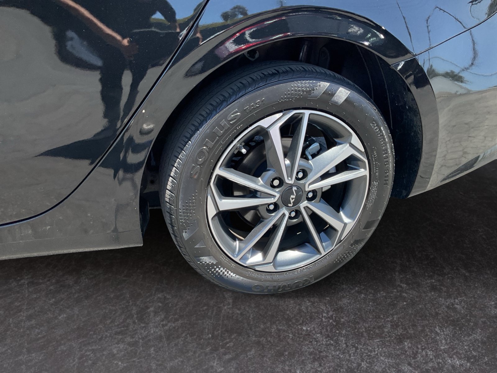Used 2023 Kia Forte LXS FWD image 9