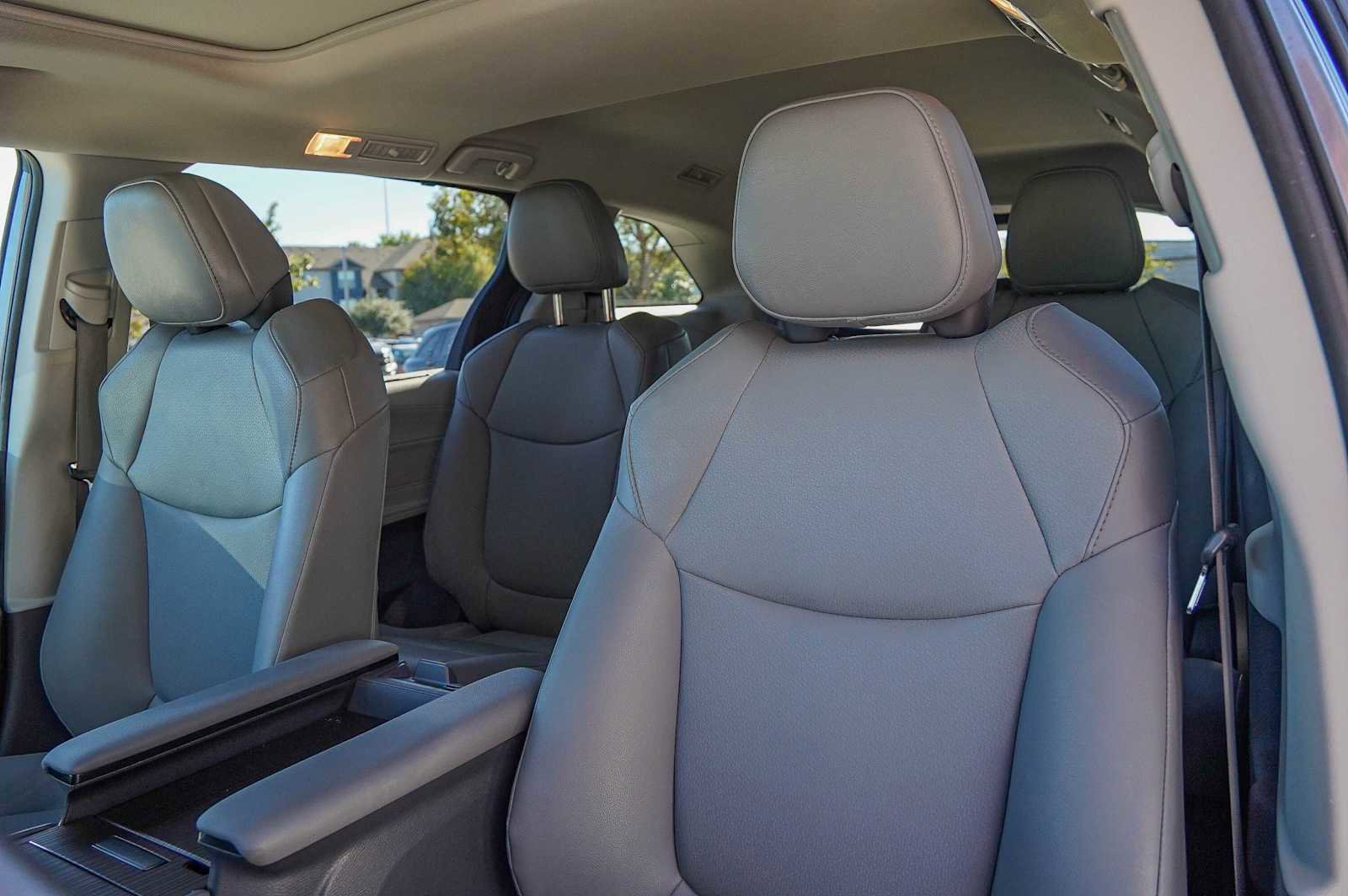 Used 2021 Toyota Sienna XLE image 11