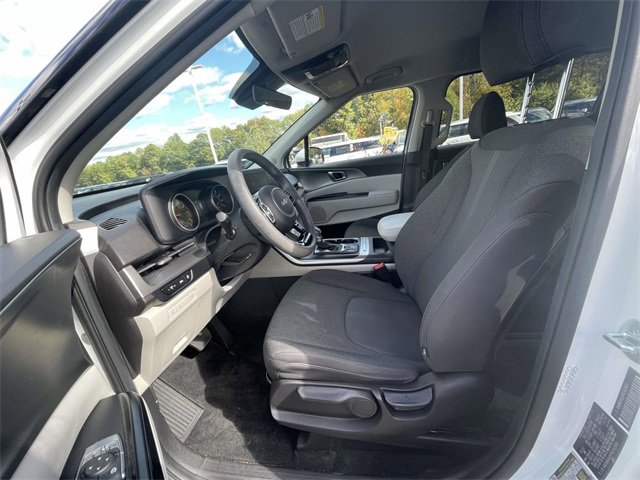 Used 2023 Kia Carnival LX image 13