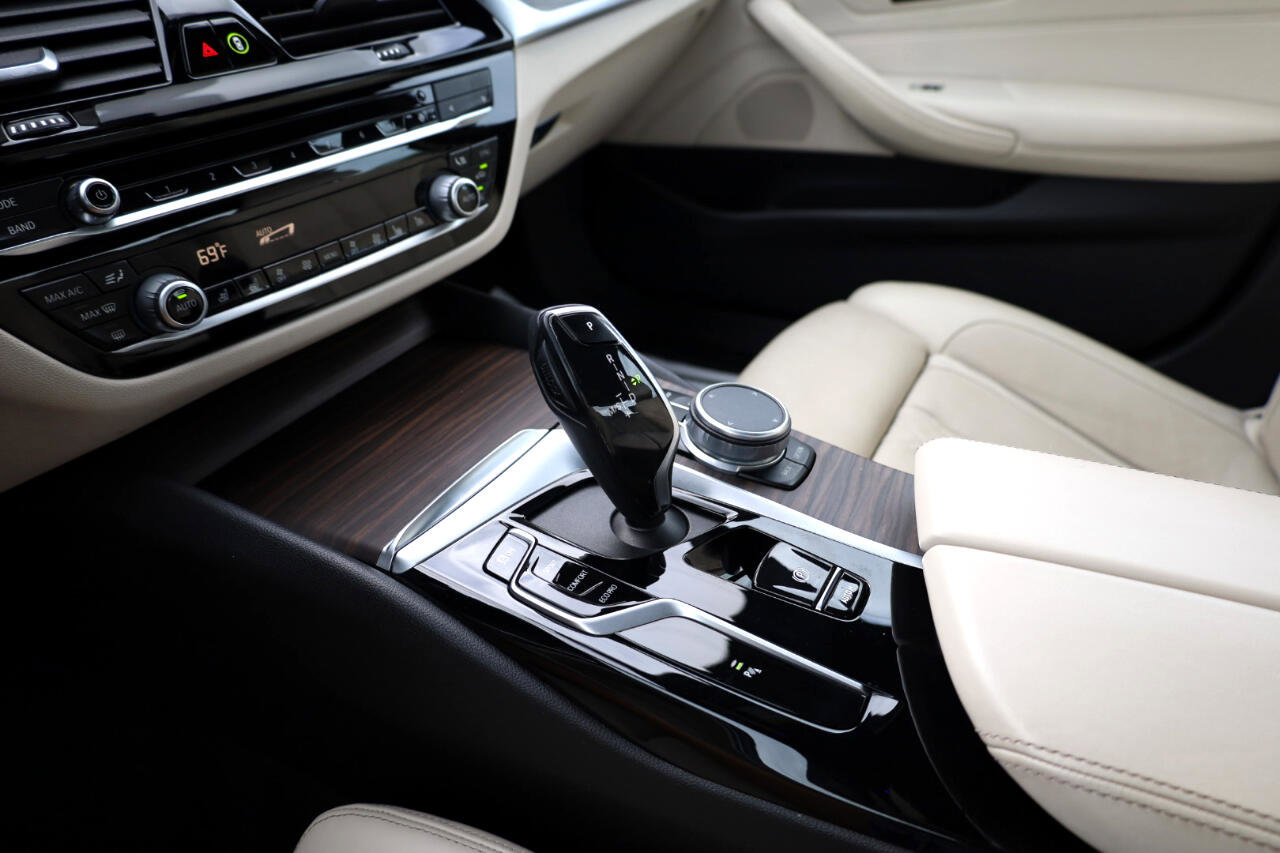 Used 2021 BMW 540i 540i Sedan w/ Luxury Seating Package image 9