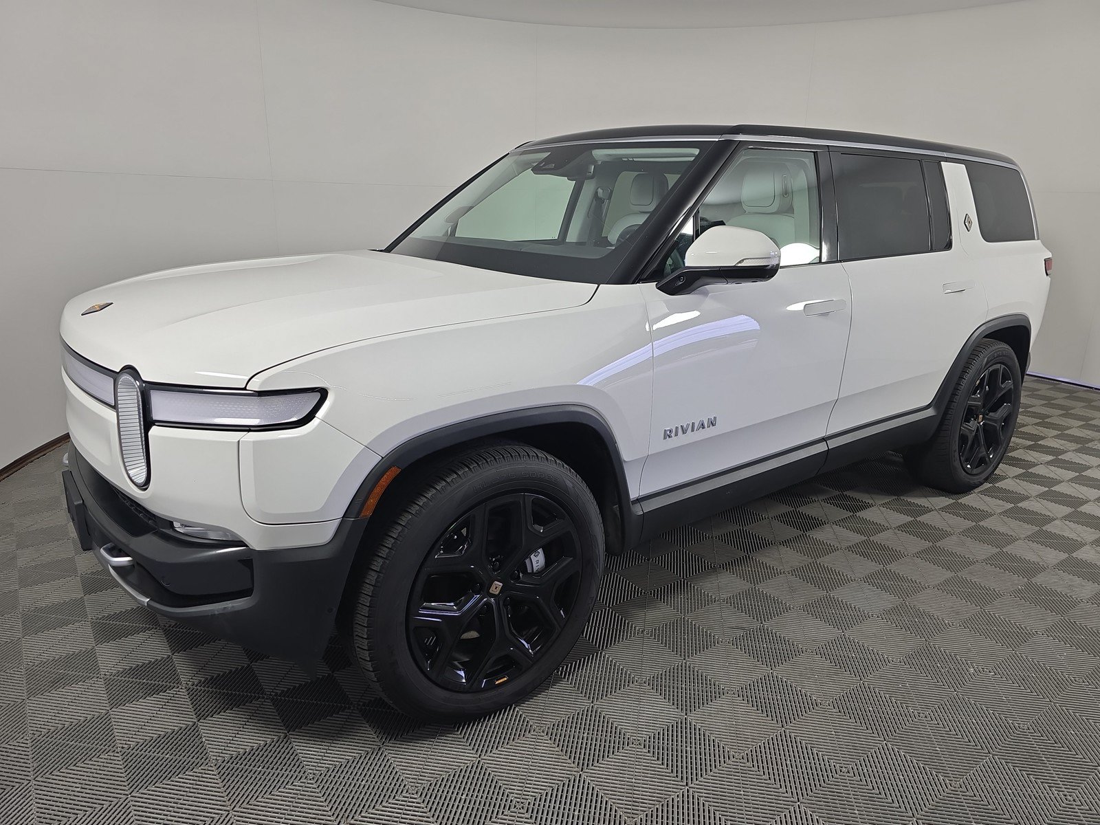 Used 2024 Rivian R1S Adventure