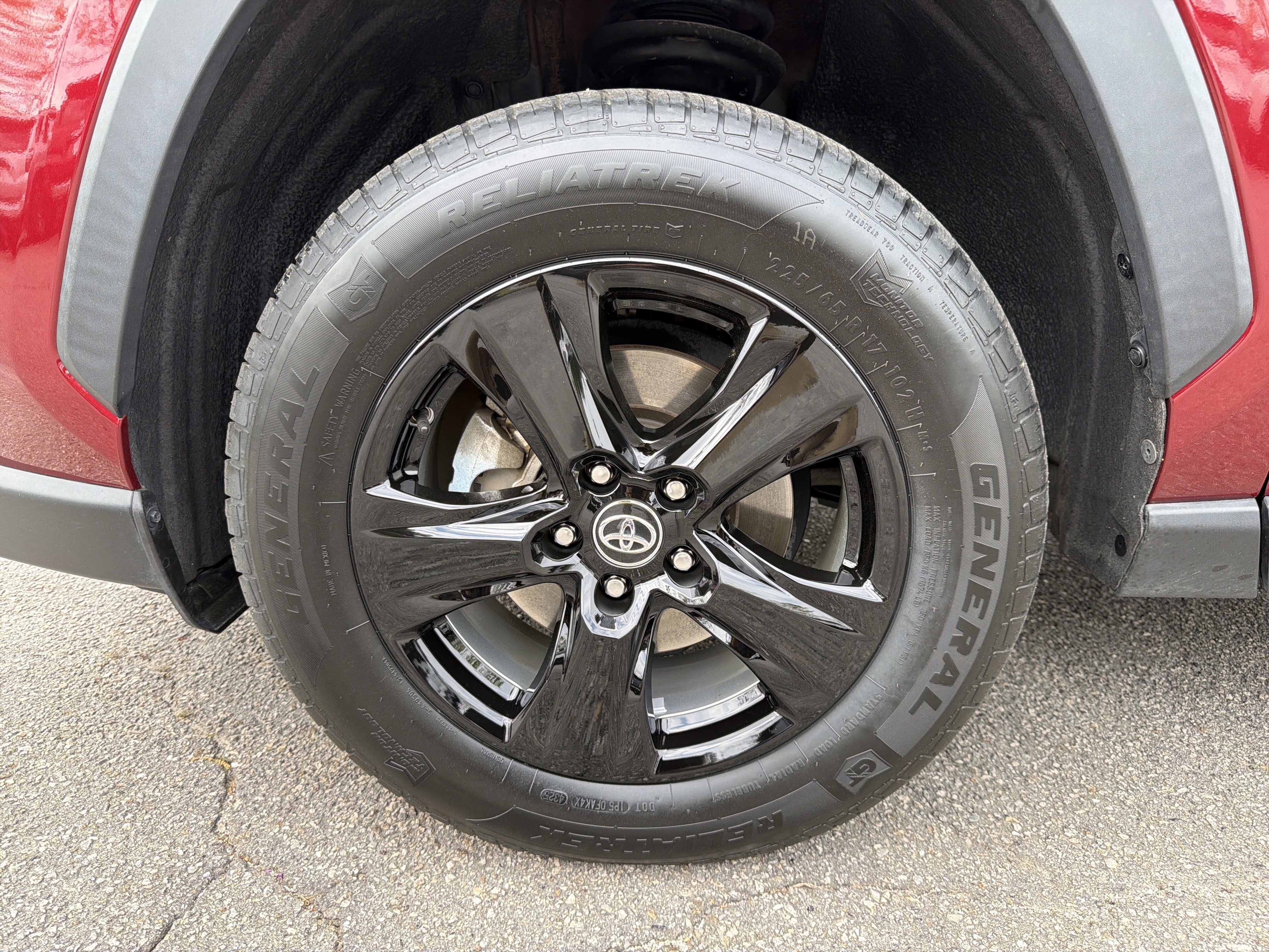 Used 2020 Toyota RAV4 XLE image 25