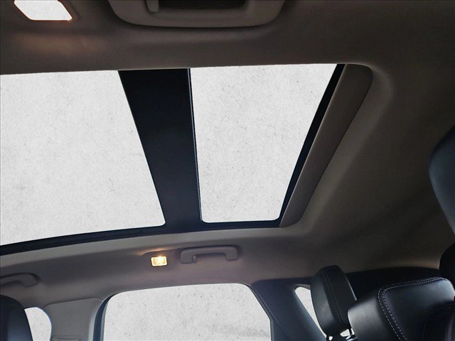 Used 2020 Ford Escape Titanium AWD/4WD image 19