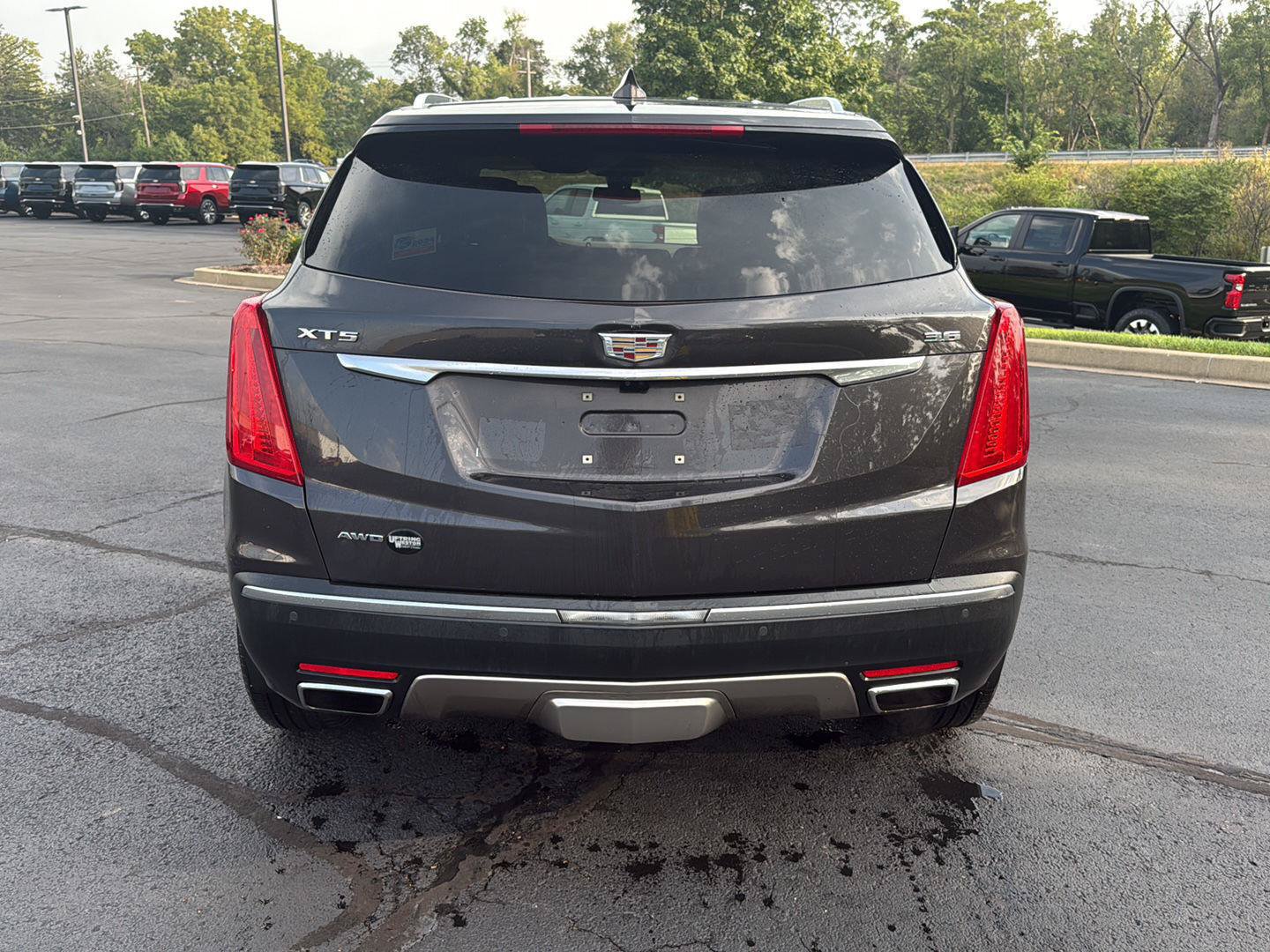 Used 2017 Cadillac XT5 Platinum w/ Driver Assist Package AWD/4WD image 4