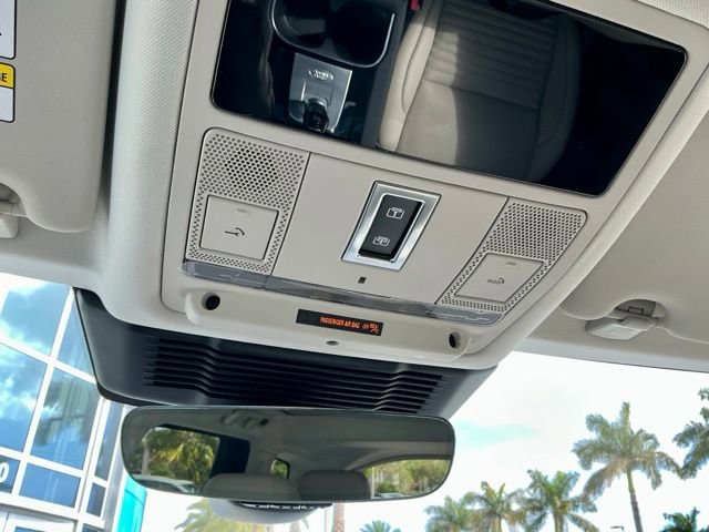 Used 2023 Land Rover Discovery Sport SE image 39