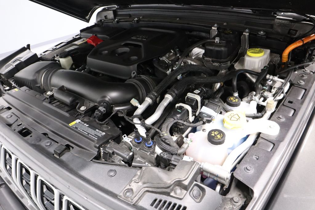 Used 2025 Jeep Wrangler Unlimited Sahara image 14