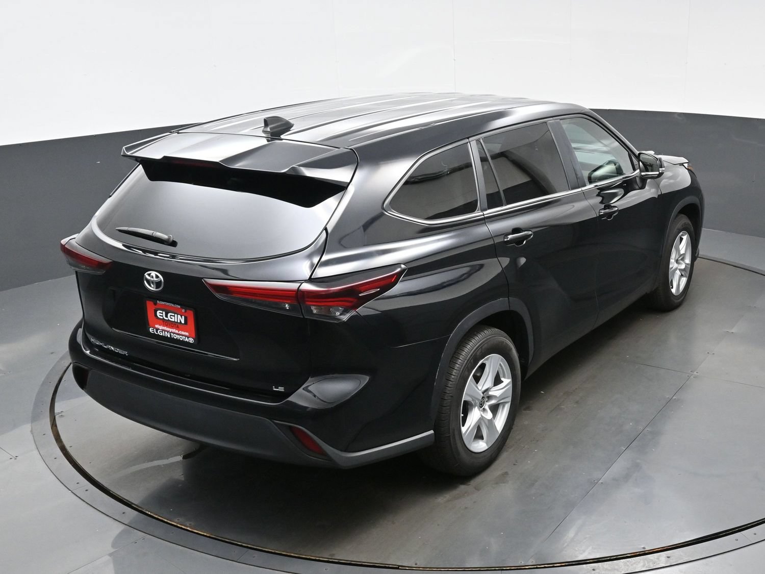 Used 2024 Toyota Highlander LE FWD image 40