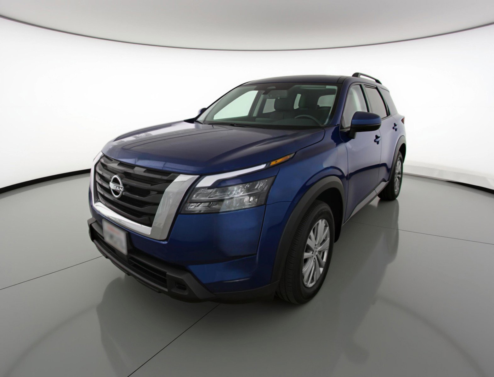 Used 2025 Nissan Pathfinder SV image 3