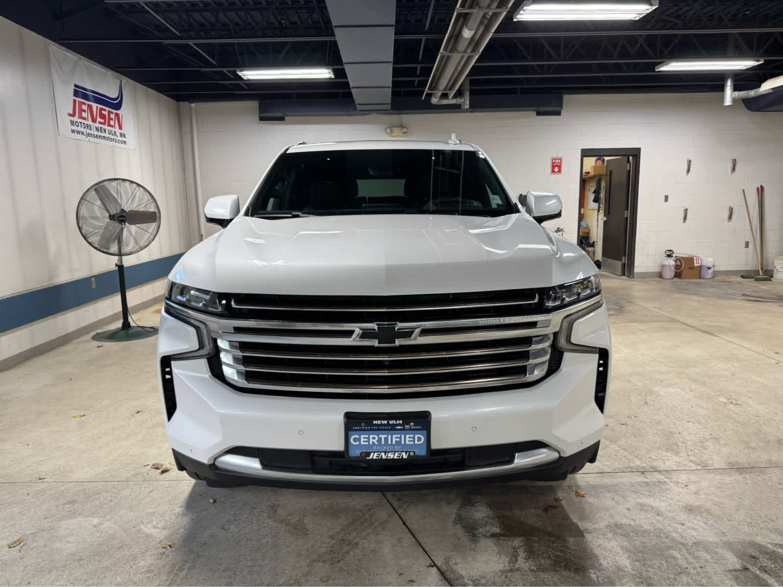 Certified 2023 Chevrolet Suburban High Country image 2