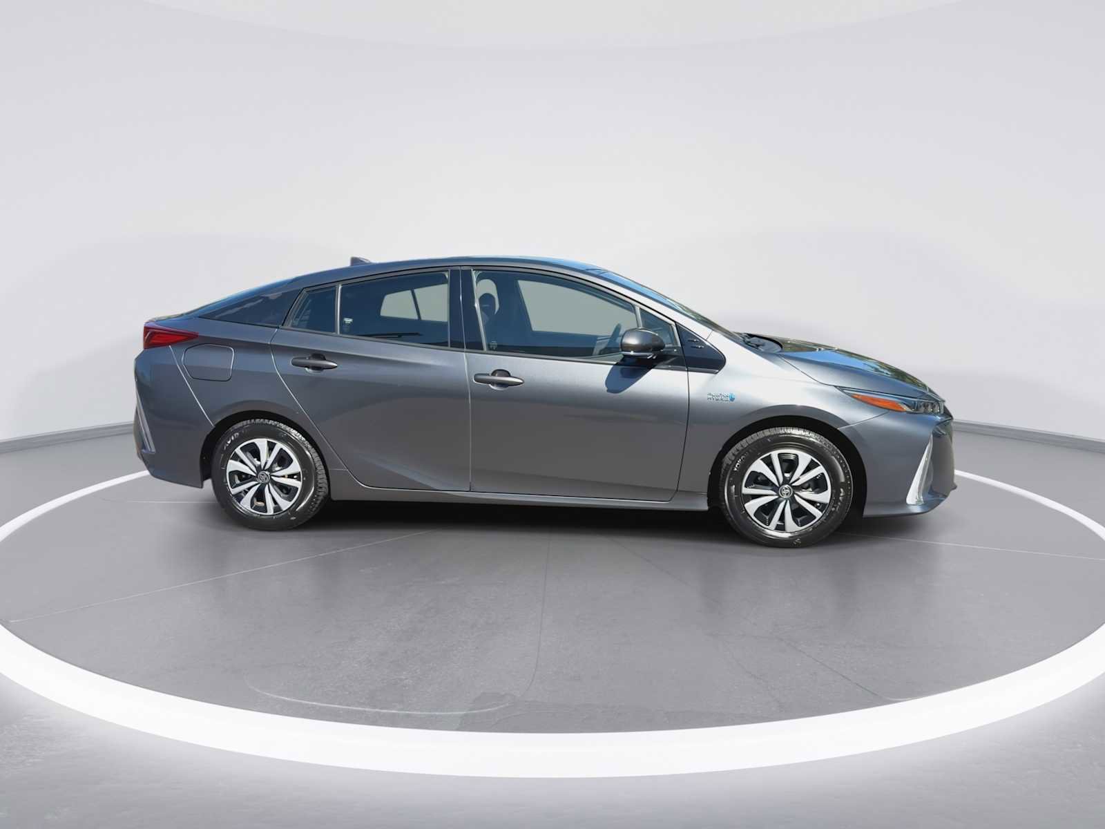 Certified 2017 Toyota Prius Prime Plus FWD image 9